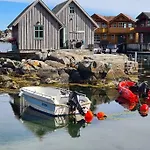Exceptional 2 Meters From The Sea, Possible To Rent Boat, Bekkjarvik, 60 Km From Bergen بيت للعطل Gauksheim