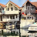 Exceptional 2 Meters From The Sea, Possible To Rent Boat, Bekkjarvik, 60 Km From Bergen