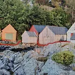 Exceptional 2 Meters From The Sea, Possible To Rent Boat, Bekkjarvik, 60 Km From Bergen *