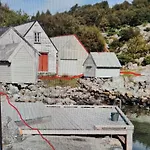 Exceptional 2 Meters From The Sea, Possible To Rent Boat, Bekkjarvik, 60 Km From Bergen بيت للعطل