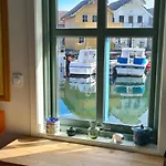 Exceptional 2 Meters From The Sea, Possible To Rent Boat, Bekkjarvik, 60 Km From Bergen بيت للعطل