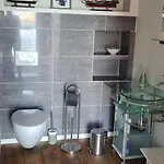 Exceptional 2 Meters From The Sea, Possible To Rent Boat, Bekkjarvik, 60 Km From Bergen بيت للعطل