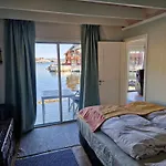 Exceptional 2 Meters From The Sea, Possible To Rent Boat, Bekkjarvik, 60 Km From Bergen * Gauksheim