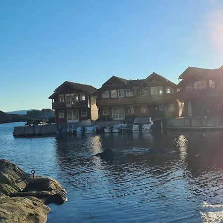 Exceptional 2 Meters From The Sea, Possible To Rent Boat, Bekkjarvik, 60 Km From Bergen