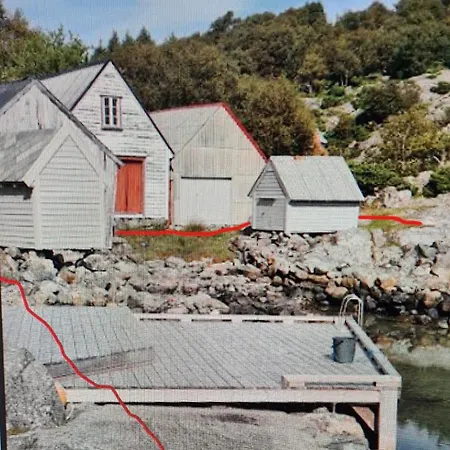 Exceptional 2 Meters From The Sea, Possible To Rent Boat, Bekkjarvik, 60 Km From Bergen Holiday home