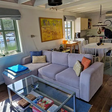 Exceptional 2 Meters From The Sea, Possible To Rent Boat, Bekkjarvik, 60 Km From Bergen بيت للعطل *