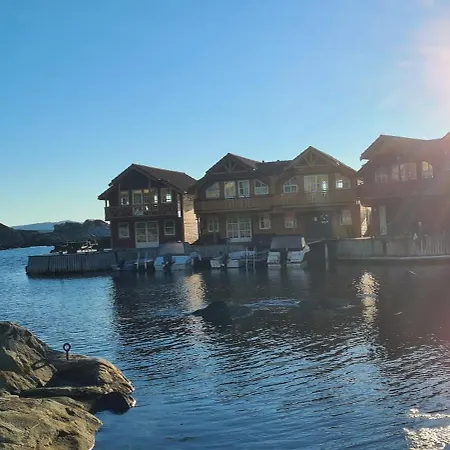 Exceptional 2 Meters From The Sea, Possible To Rent Boat, Bekkjarvik, 60 Km From Bergen Holiday home Gauksheim