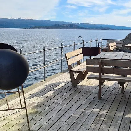 Exceptional 2 Meters From The Sea, Possible To Rent Boat, Bekkjarvik, 60 Km From Bergen * Gauksheim