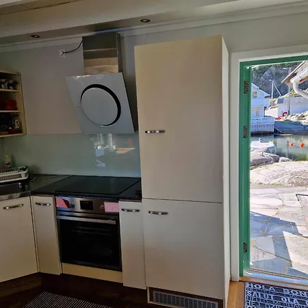 بيت للعطل Exceptional 2 Meters From The Sea, Possible To Rent Boat, Bekkjarvik, 60 Km From Bergen