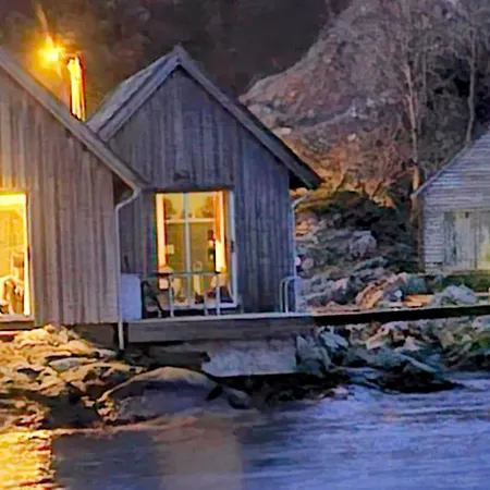 Exceptional 2 Meters From The Sea, Possible To Rent Boat, Bekkjarvik, 60 Km From Bergen Holiday home *